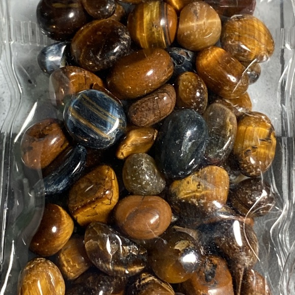 Craft: Un-Drilled Semi-Precious Stone pebbles/chips - Picture 3 of 11